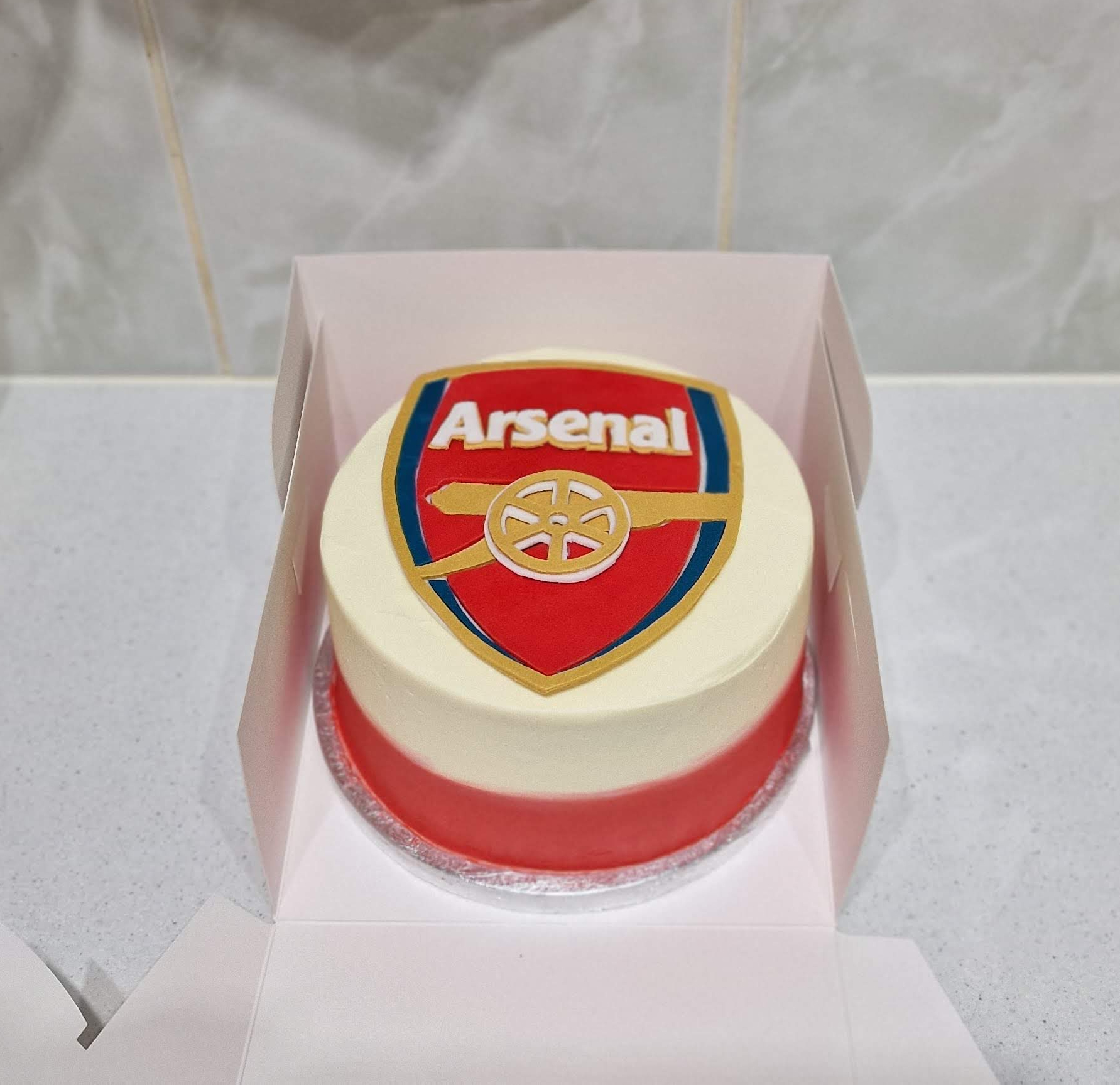 Arsenal football club crest birthday badge style cake inside display boxing